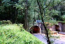 4x422.jpg (55326 bytes)